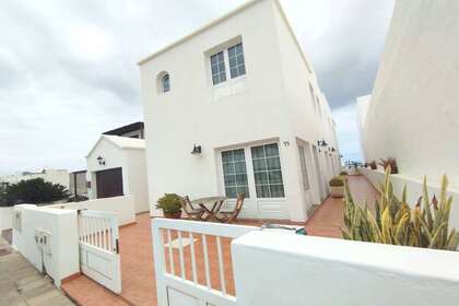 Duplex/todelt hus til salg i Orzola, Haría, Lanzarote. 