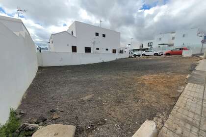 Terreno urbano venta en Playa Honda, San Bartolomé, Lanzarote. 