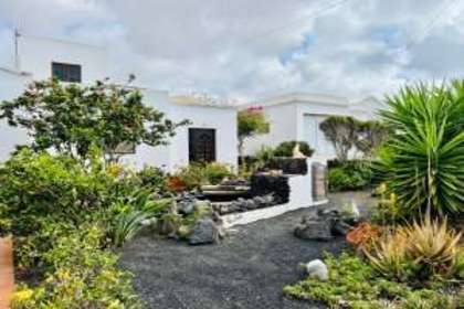 Country house for sale in El Cuchillo, Tinajo, Lanzarote. 