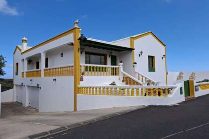 Chalet venta en Tajaste, Tinajo, Lanzarote. 