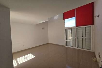 Triplex for sale in La Concha, Arrecife, Lanzarote. 