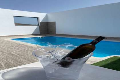 Chalet for sale in Tinajo, Lanzarote. 