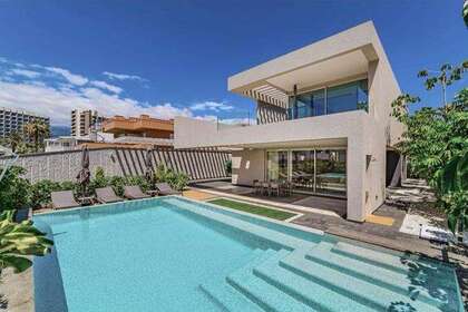 Villa venta en Playa de Las Americas, Arona, Santa Cruz de Tenerife, Tenerife. 