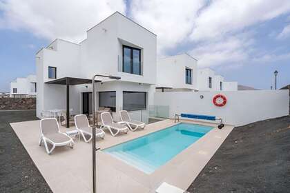 Villa's verkoop in Playa Blanca, Yaiza, Lanzarote. 