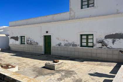 House for sale in Tinajo, Lanzarote. 