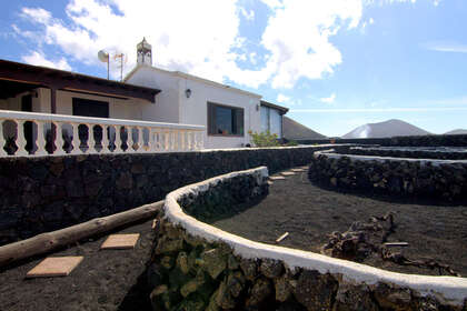 别墅 出售 进入 El Islote, San Bartolomé, Lanzarote. 