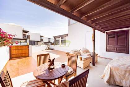 Duplex/todelt hus til salg i Costa Teguise, Lanzarote. 