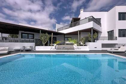 Chalet for sale in Puerto Calero, Yaiza, Lanzarote. 