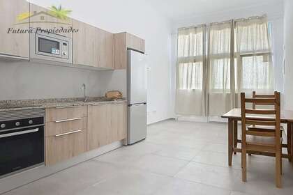 平 进入 Argana Baja, Arrecife, Lanzarote. 