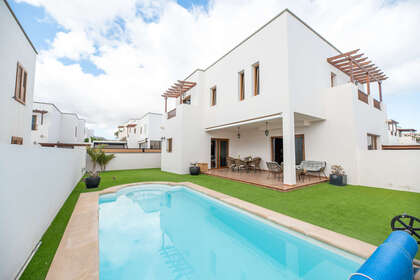 Chalet for sale in Costa Teguise, Lanzarote. 