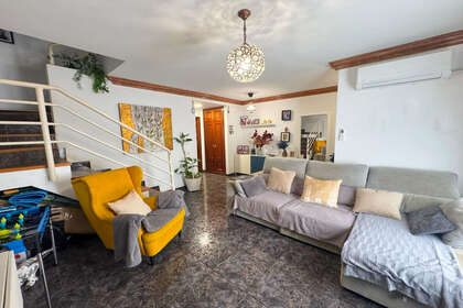 Casa a due piani vendita in Argana Alta, Arrecife, Lanzarote. 