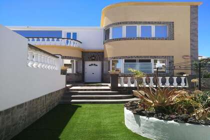 Villa for sale in Playa Honda, San Bartolomé, Lanzarote. 