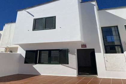 Дуплекс Продажа в Montana Roja, Yaiza, Lanzarote. 