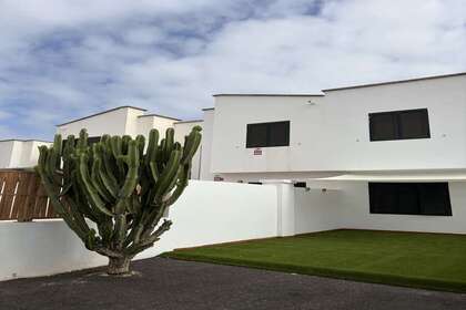 Casa a due piani vendita in Montana Roja, Yaiza, Lanzarote. 