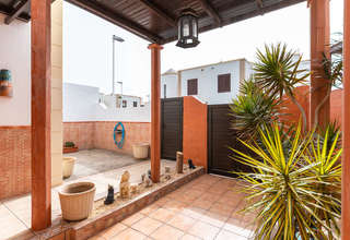 Casa a due piani vendita in Playa Honda, San Bartolomé, Lanzarote. 